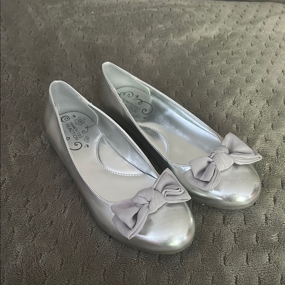 Silver Bow Flats Girl 6 M by Kenneth cole reaction